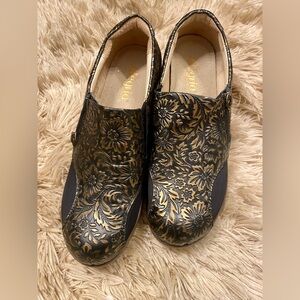 Alegria Hayli Minted Bronze